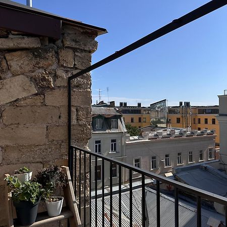 White Door Apartments Mansard Heart Of Odessa 2 Eksteriør billede