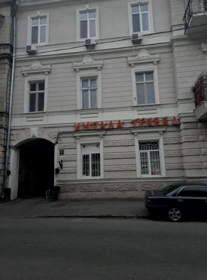 White Door Apartments Mansard Heart Of Odessa 2 Eksteriør billede